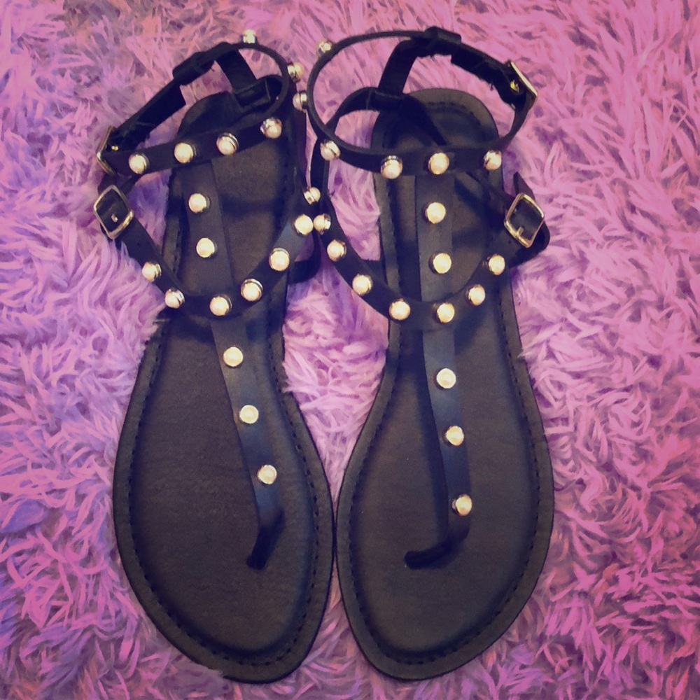 Black Sandals with Pearls